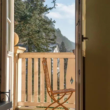 Albergo-toscana 2* באד שאנדאו